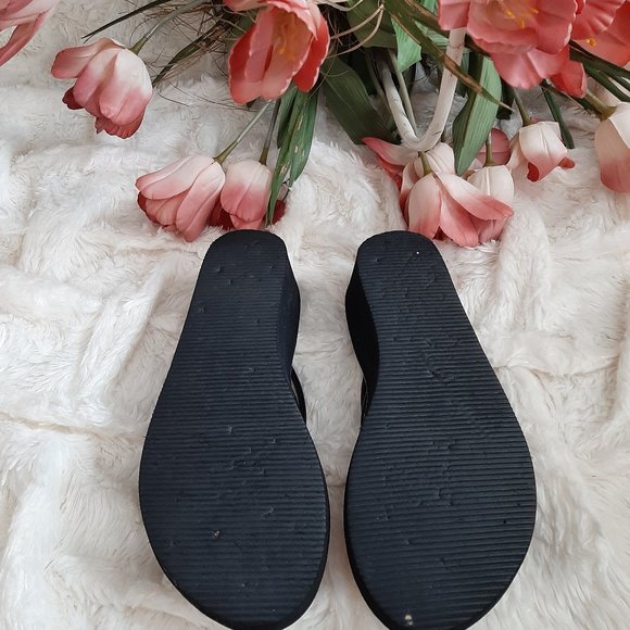 Triple Strap Wedge Thong Sandals - Picture 4 of 4